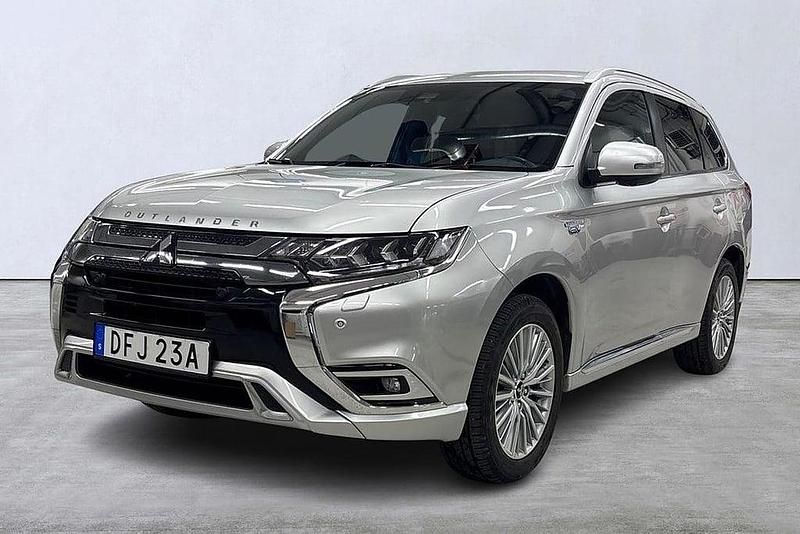 Silver Begagnad 2019 Mitsubishi Outlander P-HEV SUV | 259 900 kr (Lite dyr) - Bild 1/4