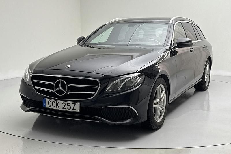 Svart Begagnad 2020 Mercedes E200 Avantgarde Kombi | 209 000 kr (Superpris) - Bild 1/4