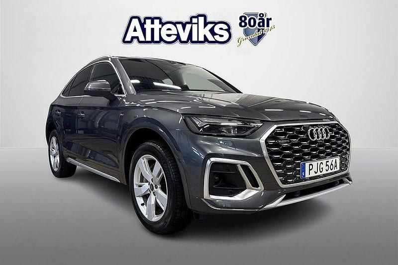Grå Begagnad 2024 Audi Q5 Sportback S-Line SUV | 579 000 kr (Marknadspris) - Bild 1/4