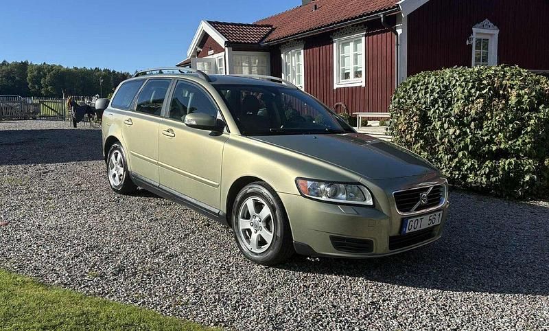 Grön Begagnad 2008 Volvo V50 Kombi | 27 900 kr (Marknadspris) - Bild 1/4