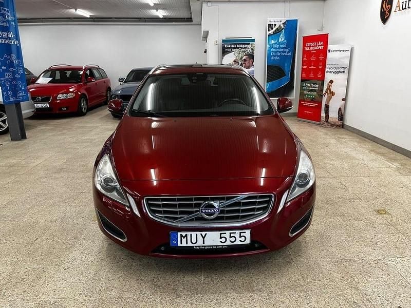 Begagnad Volvo V60 Summum 136 HK (100 kW) 2013 Röd Kombi