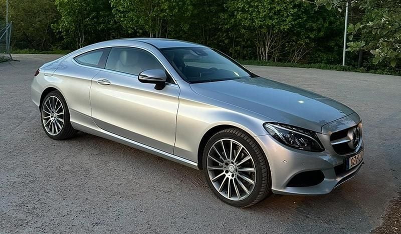 Silver Begagnad 2016 Mercedes C180 Sportkupé | 229 000 kr (Marknadspris) - Bild 1/4