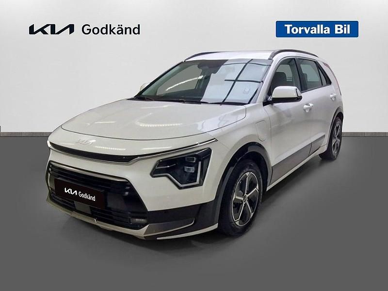 Vit Begagnad 2024 Kia Niro SUV | 314 900 kr (Bra pris) - Bild 1/3