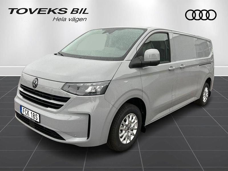 Grå (stone grey) Ny 2025 VW T7 Van | 542 900 kr (Superpris) - Bild 1/4