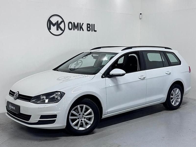 Vit Begagnad 2015 VW Golf VII Kombi | 109 900 kr (Marknadspris) - Bild 1/4