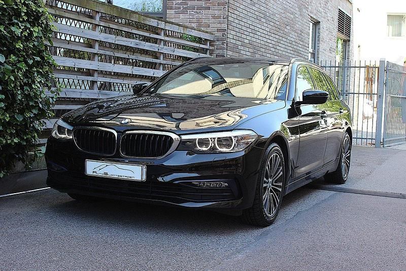 Svart Begagnad 2018 BMW 520 Sport Line Kombi | 246 900 kr (Marknadspris) - Bild 1/4