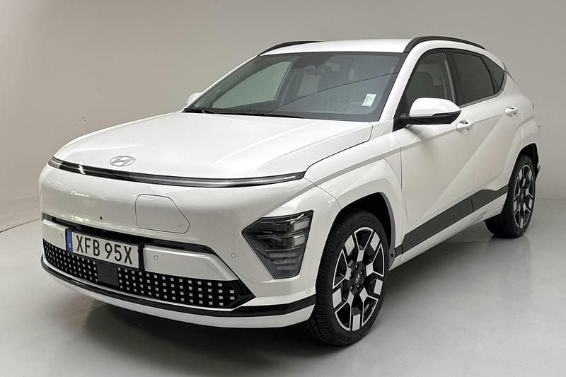 Vit Ny 2024 Hyundai Kona Advanced SUV | 369 000 kr (Superpris) - Bild 1/4