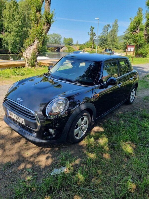 Svart Begagnad 2016 Mini ONE Halvkombi | 97 500 kr (Bra pris) - Bild 1/4
