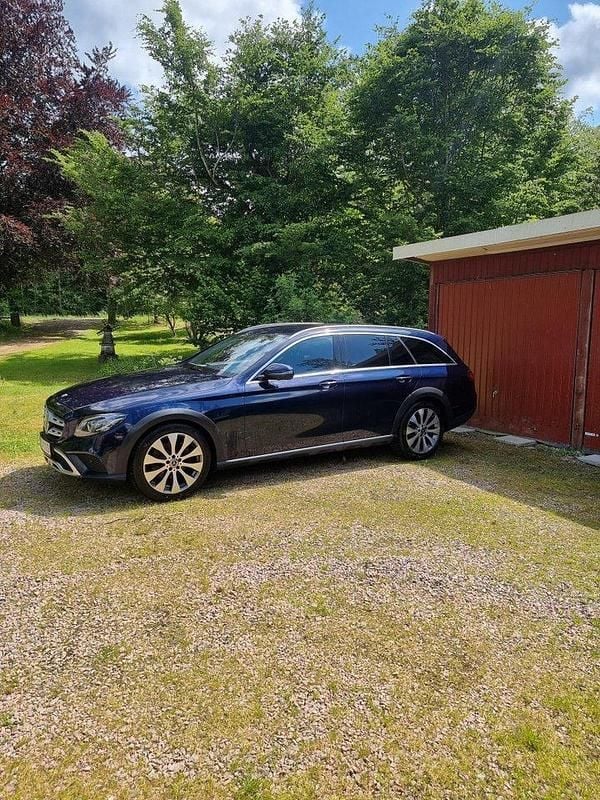 Blå Begagnad 2019 Mercedes E220 Kombi | 239 500 kr (Superpris) - Bild 1/3