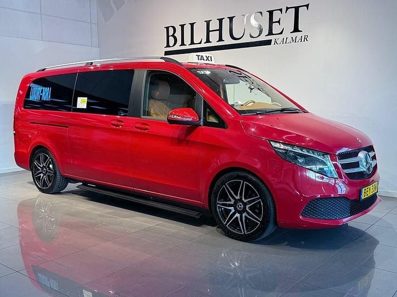 Begagnad Mercedes V220 163 HK (119 kW) 2022 Röd Minibuss