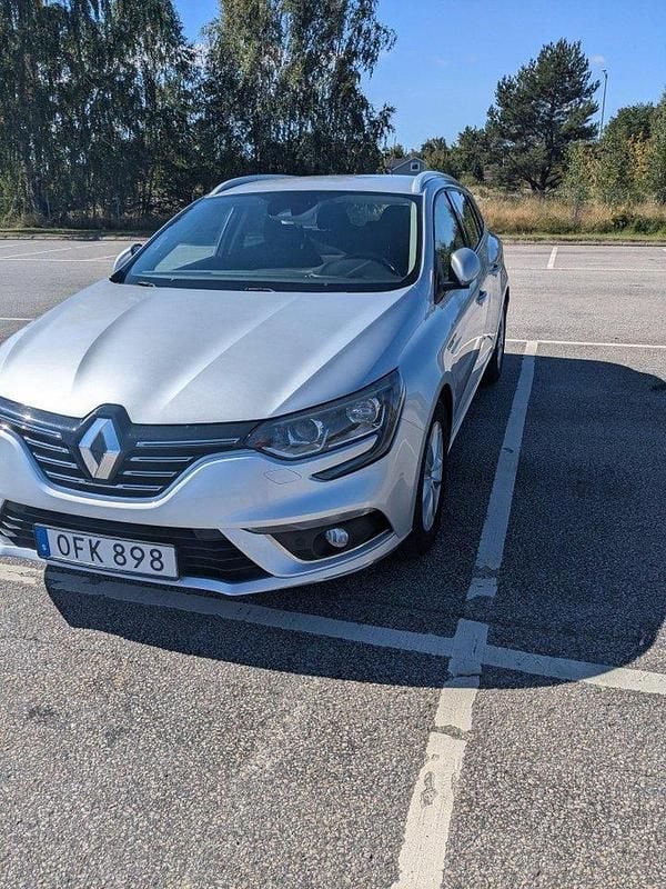 Silver Begagnad 2017 Renault Mégane GrandTour Kombi | 72 000 kr (Superpris) - Bild 1/4