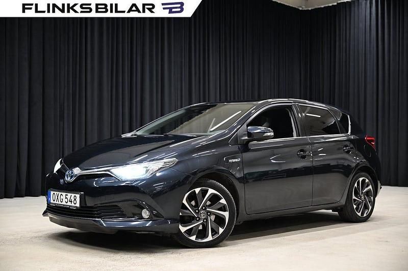Begagnad Toyota Auris Hybrid 136 HK (100 kW) 2015 Blå Halvkombi