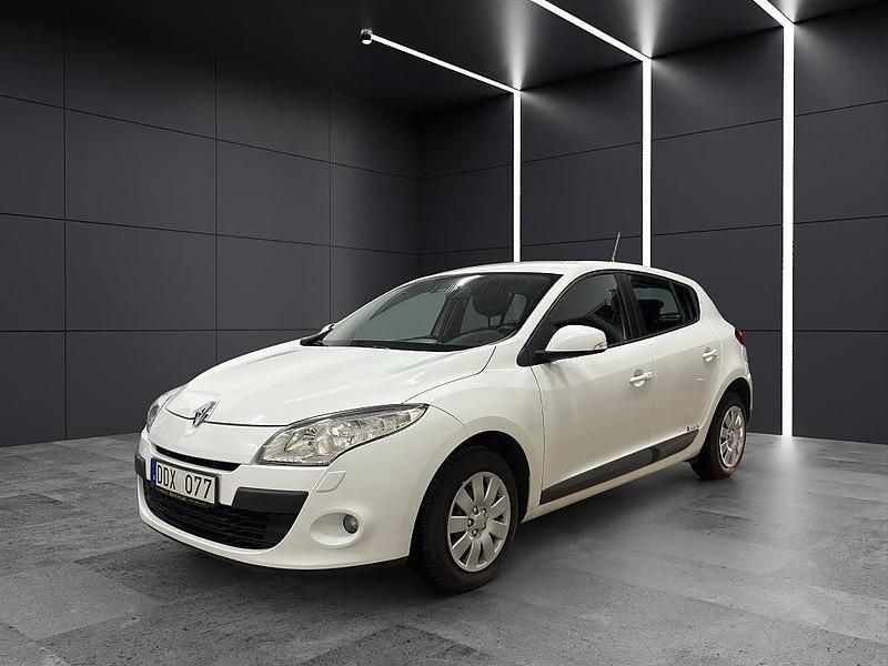 Vit Begagnad 2009 Renault Mégane III Halvkombi | 44 900 kr (Marknadspris) - Bild 1/4