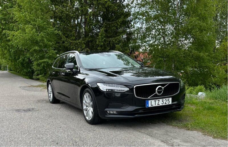Svart Begagnad 2019 Volvo V90 Momentum Kombi | 214 500 kr (Marknadspris) - Bild 1/4
