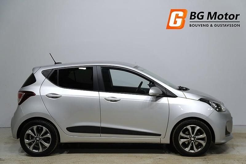 Begagnad Hyundai i10 Premium 67 HK (49 kW) 2019 Silver (sleek silver) Halvkombi