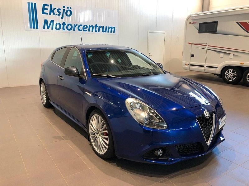 Okänd Begagnad 2015 Alfa Romeo Giulietta Quadrifoglio Verde Halvkombi | 179 900 kr - Bild 1/4