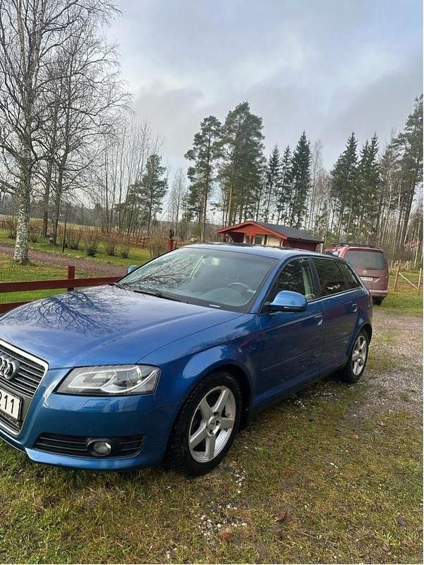 Blå Begagnad 2009 Audi A3 Sportback Comfort Halvkombi | 43 000 kr (Bra pris) - Bild 1/4