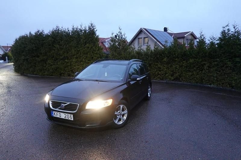 Begagnad 2010 Volvo V50 Kombi | 45 000 kr (Marknadspris) - Bild 1/4