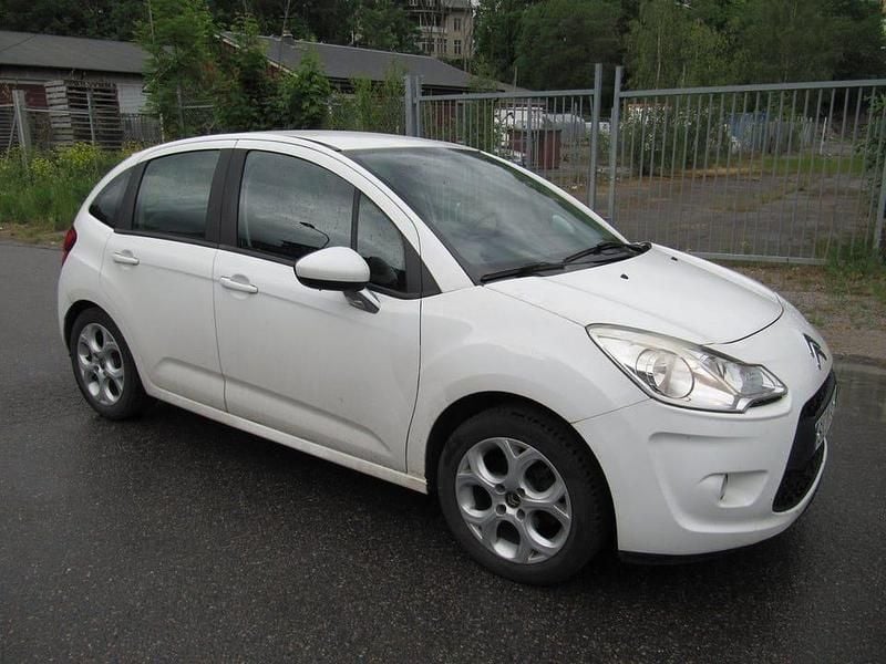 Vit Begagnad 2010 Citroën C3 Halvkombi | 34 500 kr (Marknadspris) - Bild 1/4