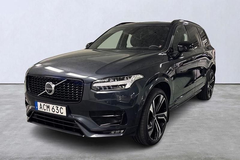 Grå Begagnad 2021 Volvo XC90 Pro SUV | 499 900 kr (Marknadspris) - Bild 1/4