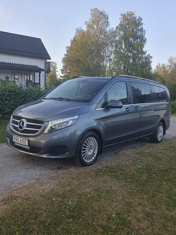 Grå Begagnad 2019 Mercedes V250 Avantgarde Minibuss | 485 000 kr (Dyr) - Bild 1/4