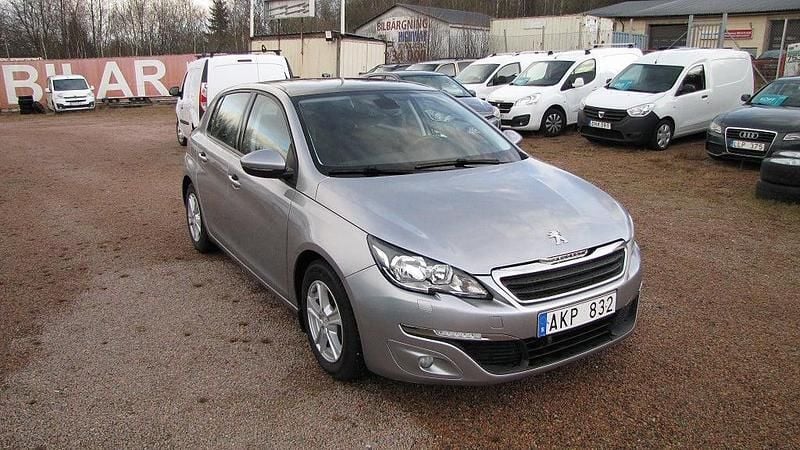 Grå Begagnad 2013 Peugeot 308 Active Halvkombi | 69 000 kr (Marknadspris) - Bild 1/4
