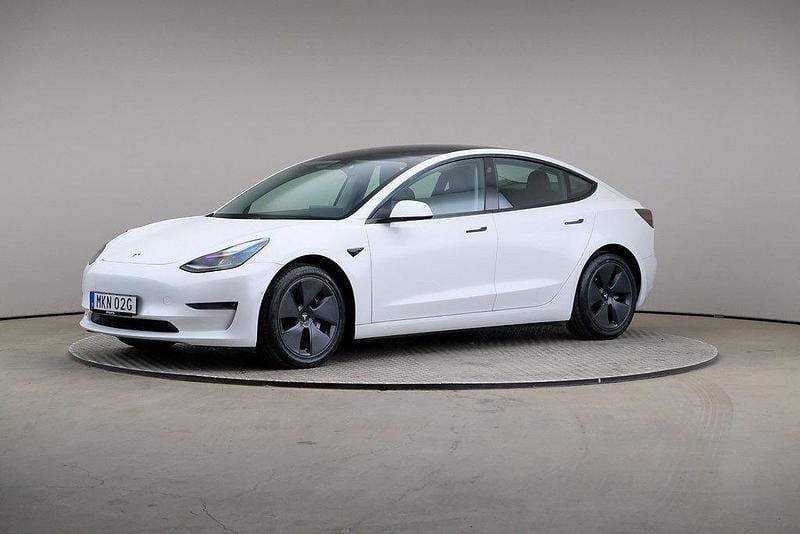 Vit Begagnad 2021 Tesla Model 3 Long Range Sedan | 309 000 kr (Marknadspris) - Bild 1/4