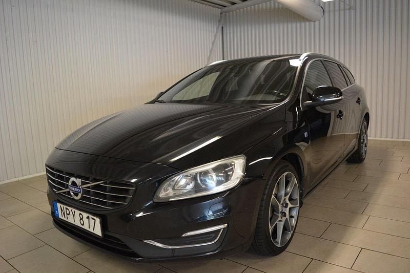 Svart Begagnad 2015 Volvo V60 Momentum Kombi | 139 000 kr (Bra pris) - Bild 1/4