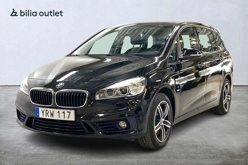 Svart Begagnad 2017 BMW 220 Gran Tourer Sport Line Minibuss | 177 900 kr (Superpris) - Bild 1/3