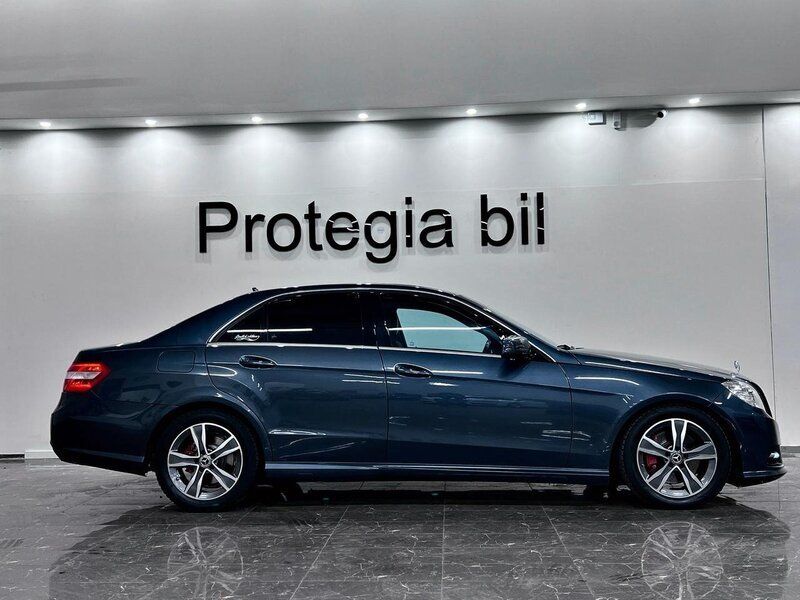 Begagnad Mercedes E220 Classic 170 HK (125 kW) 2012 Mörkgrå Sedan