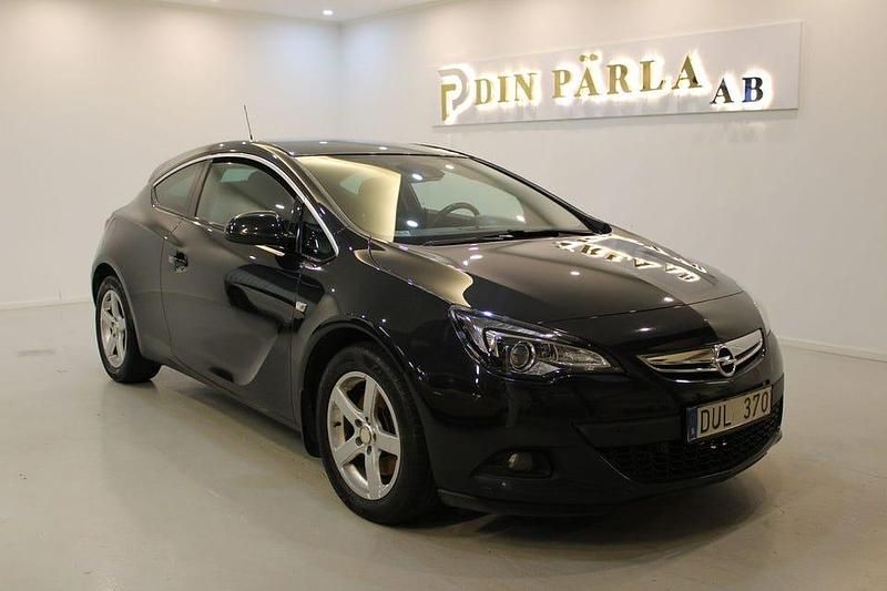 Svart Begagnad 2012 Opel Astra GTC Halvkombi | 74 900 kr - Bild 1/4