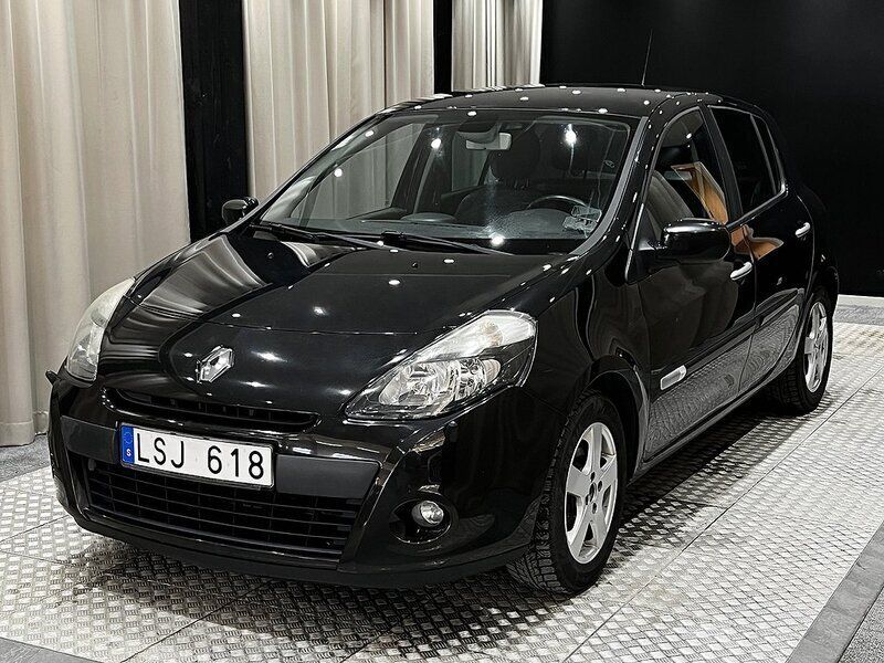 Svart Begagnad 2011 Renault Clio R.S. Halvkombi | 37 900 kr (Marknadspris) - Bild 1/4