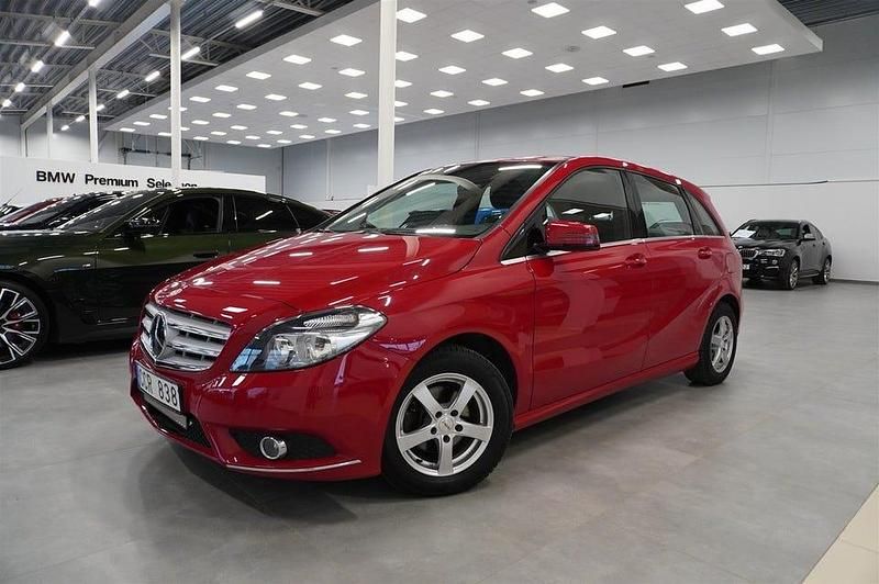 Begagnad Mercedes 180 109 HK (80 kW) 2014 Röd Sedan