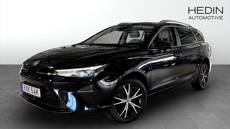 Svart (black) Begagnad 2022 MG MG5 EV Luxury Kombi | 214 900 kr (Lite dyr) - Bild 1/4