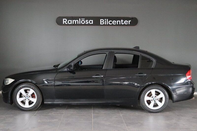 Svart Begagnad 2006 BMW 318 Sedan | 47 900 kr (Bra pris) - Bild 1/4