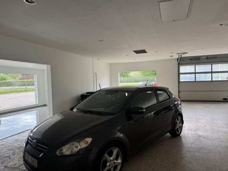 Mörkgrå Begagnad 2010 Kia ProCeed Halvkombi | 18 900 kr (Dyr) - Bild 1/4