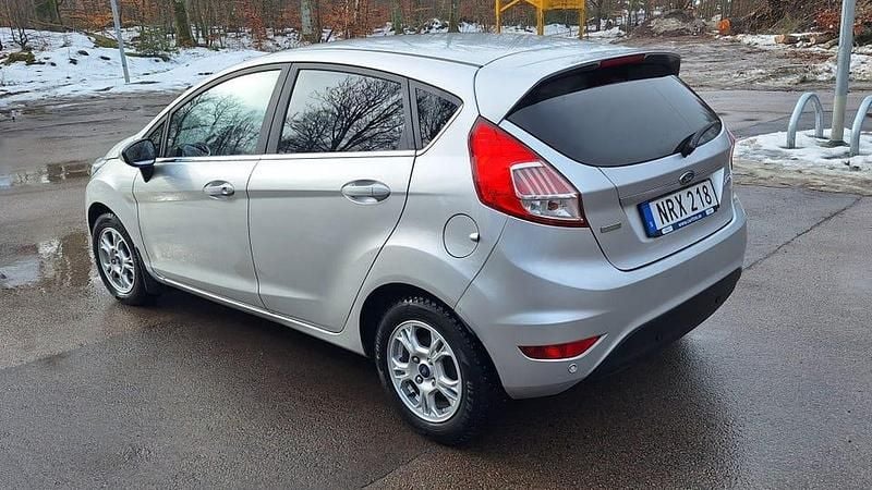 Begagnad Ford Fiesta 100 HK (73 kW) 2017 Moondust metallic silver