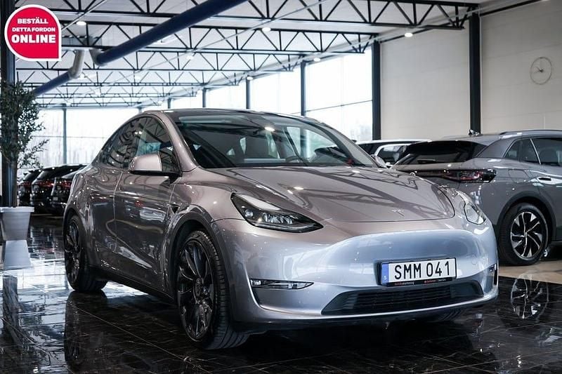 Begagnad Tesla Model Y Performance 392 kW (534 HK) 2023 Grå SUV