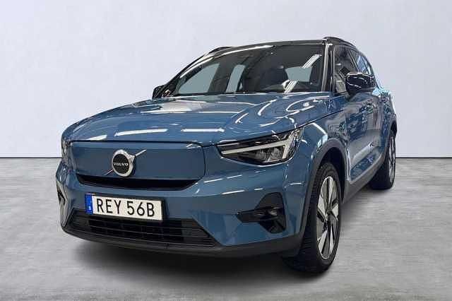 Blå Begagnad 2023 Volvo XC40 Plus SUV | 449 900 kr - Bild 1/4