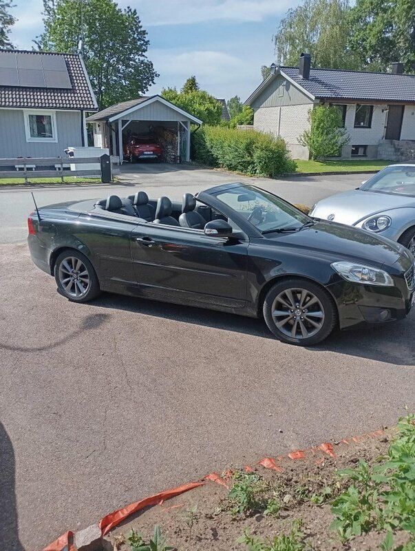 Svart Begagnad 2010 Volvo C70 Momentum Cab | 105 000 kr (Dyr) - Bild 1/4