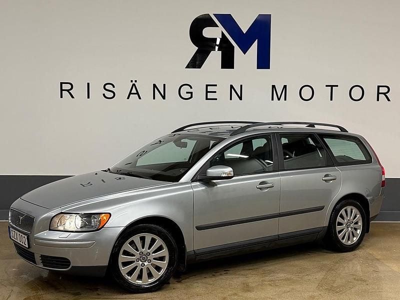 Begagnad Volvo V50 Kinetic 136 HK (100 kW) 2007 Silver Kombi