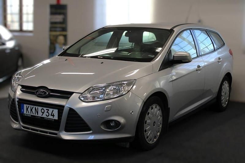 Grå Begagnad 2014 Ford Focus Trend Kombi | 99 900 kr (Marknadspris) - Bild 1/4