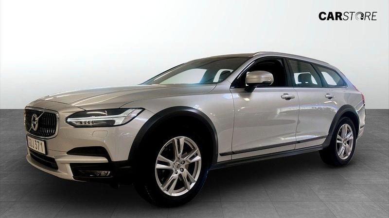 Silver Begagnad 2019 Volvo V90 CC Momentum Kombi | 269 900 kr (Superpris) - Bild 1/2