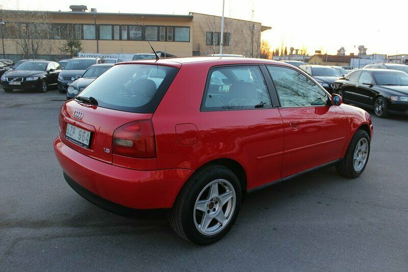 Begagnad Audi A3 101 HK (74 kW) 1997 Röd Halvkombi