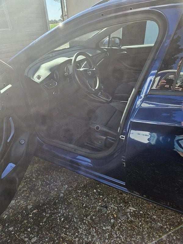 Blå Begagnad 2021 Opel Astra Sport Kombi | 190 000 kr (Marknadspris) - Bild 1/4