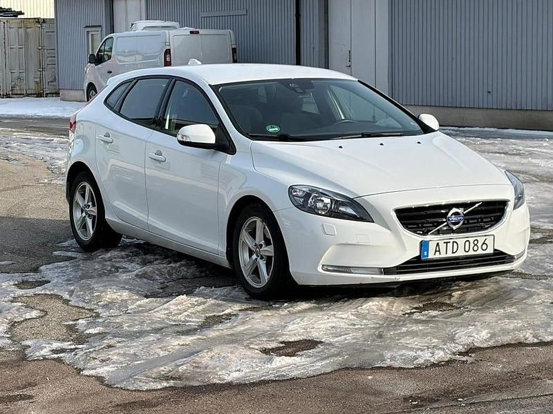 Begagnad Volvo V40 Kinetic 122 HK (89 kW) 2016 Vit