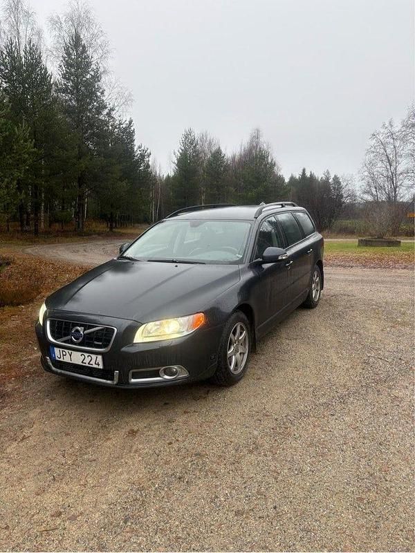 Begagnad 2009 Volvo V70 Momentum Kombi | 33 000 kr (Bra pris) - Bild 1/4