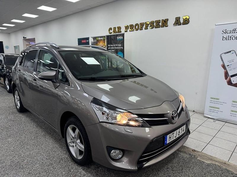Brun Begagnad 2016 Toyota Verso Edition Minibuss | 99 900 kr (Bra pris) - Bild 1/4