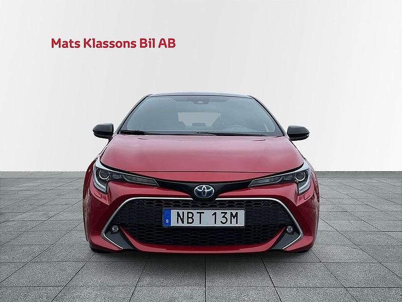 Begagnad Toyota Corolla Hybrid Executive 124 HK (91 kW) 2019 Röd Halvkombi