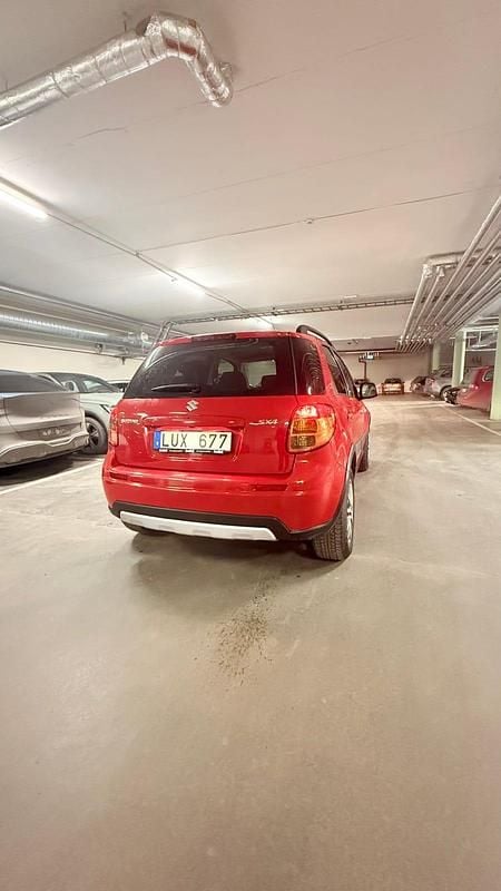 Begagnad Suzuki SX4 120 HK (88 kW) 2011 Röd Halvkombi